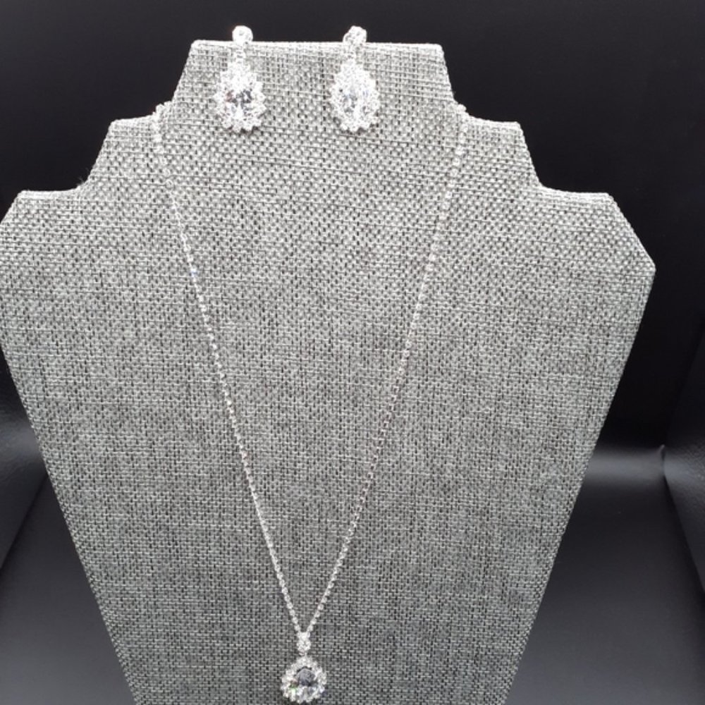 Rhinestone & Silver Diamond Sparkle Necklace & Earrings Set NWOT